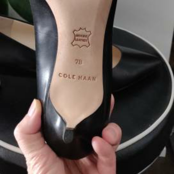 Black Cole Haan Size 7 Kitten Heels - Picture 2 of 2